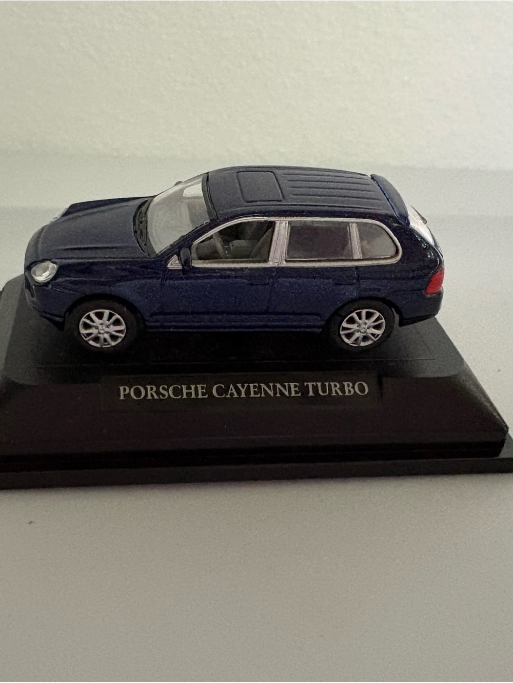 Yat Ming Porsche Cayenne Turbo 1/72 Scale DieCast Car Blue Luxury SUV Truck